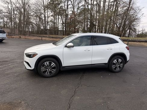 Used 2025 Mercedes-Benz GLA 250 4MATIC image 2