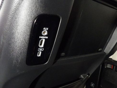 Used 2022 Chrysler Pacifica Touring-L w/ Uconnect Theater Family Group image 23