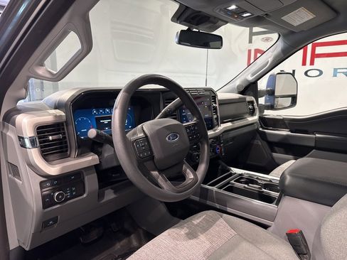 Used 2024 Ford F250 XLT w/ Black Appearance Package image 13