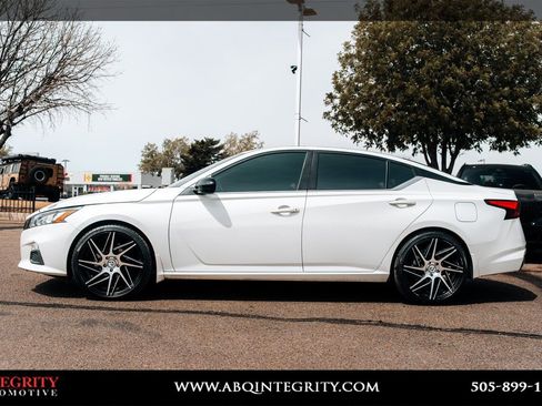 Used 2021 Nissan Altima 2.5 SR image 4