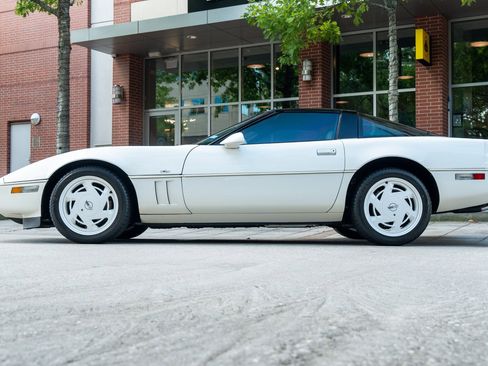 Used 1988 Chevrolet Corvette Coupe image 34