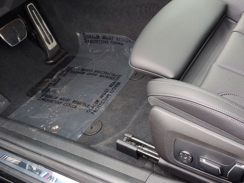 Used 2025 BMW 330i Sedan w/ M Sport Package image 17