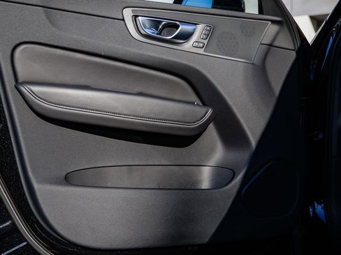 Used 2025 Volvo XC60 B5 Plus image 22