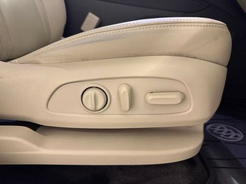 Used 2019 Buick Enclave Essence w/ LPO, Sport Appearance Package FWD image 31