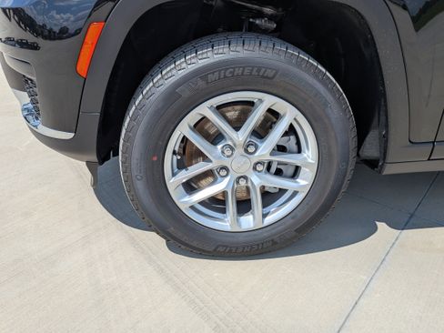 New 2026 Jeep Grand Cherokee L Laredo RWD image 9