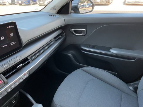 Used 2025 Kia K4 LXS image 38