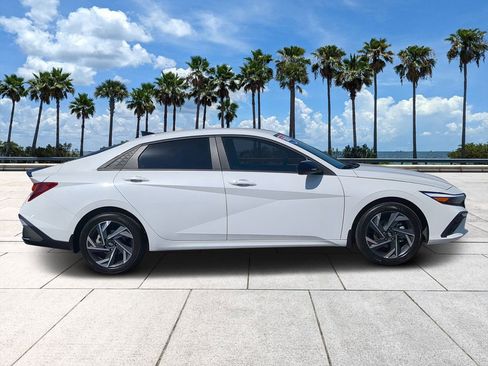 Used 2025 Hyundai Elantra Sport image 3