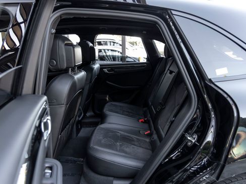 Certified 2021 Porsche Macan AWD/4WD image 45