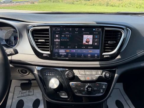 Used 2025 Chrysler Pacifica Limited w/ Uconnect Theater Family Group AWD/4WD image 15