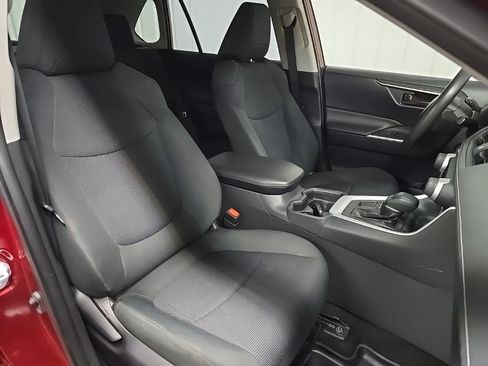 Used 2019 Toyota RAV4 LE w/ All Weather Liner Package AWD/4WD image 17