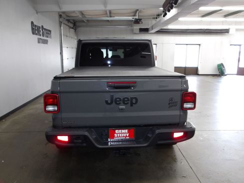 Used 2021 Jeep Gladiator Sport AWD/4WD image 7