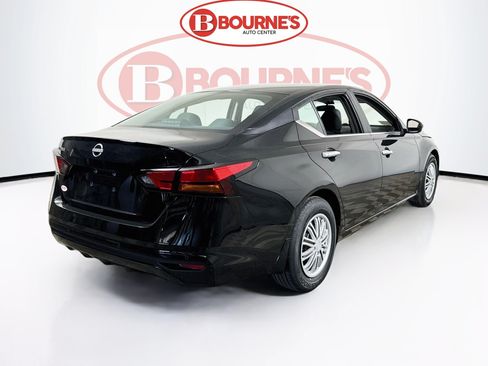 Used 2024 Nissan Altima 2.5 S FWD image 8