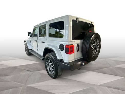 Used 2026 Jeep Wrangler Unlimited Sahara AWD/4WD image 6