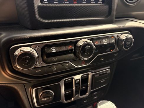 Used 2022 Jeep Gladiator Sport AWD/4WD image 18