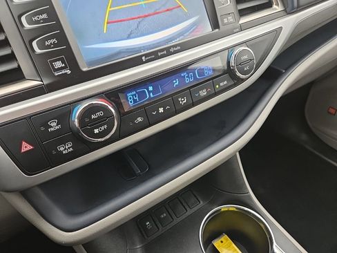 Used 2019 Toyota Highlander Limited image 34