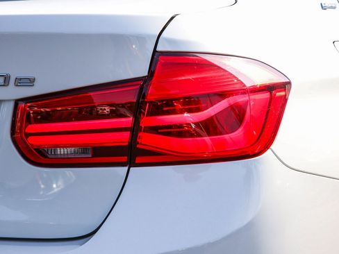 Used 2018 BMW 330e image 8