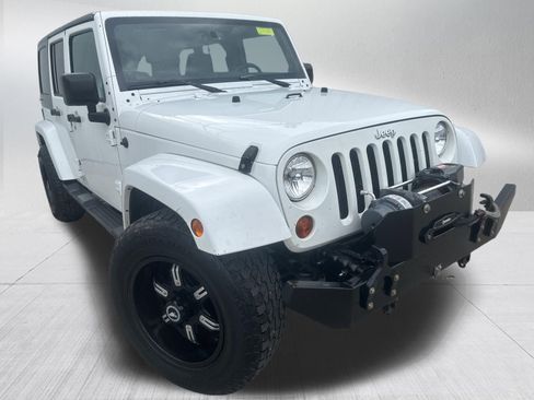 Used 2013 Jeep Wrangler Unlimited Sahara AWD/4WD image 3