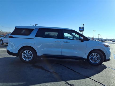 Used 2022 Kia Carnival LX image 29