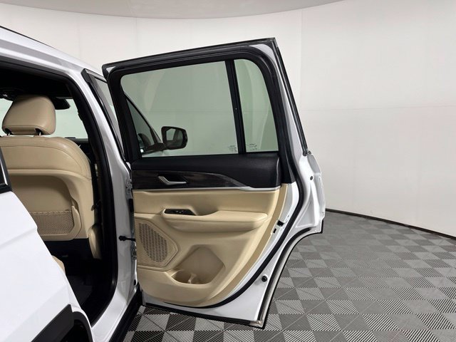 Used 2023 Jeep Grand Cherokee Limited AWD/4WD image 44