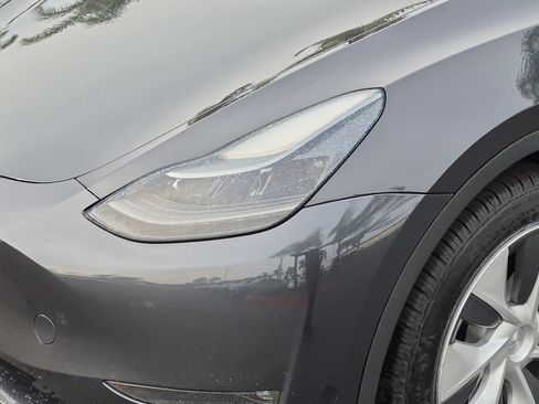 Used 2024 Tesla Model Y Long Range AWD/4WD image 6