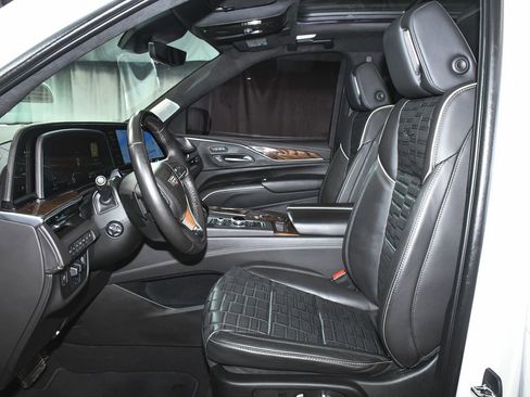 Used 2023 Cadillac Escalade ESV Sport Platinum AWD/4WD image 43