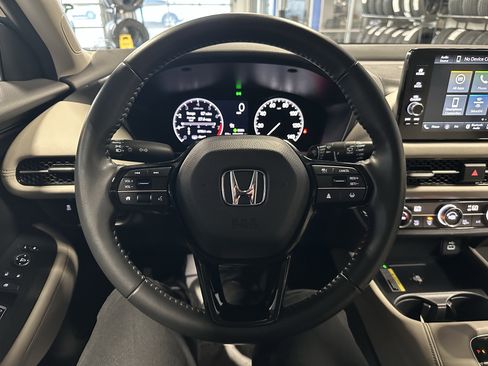 Used 2023 Honda HR-V EX-L image 9
