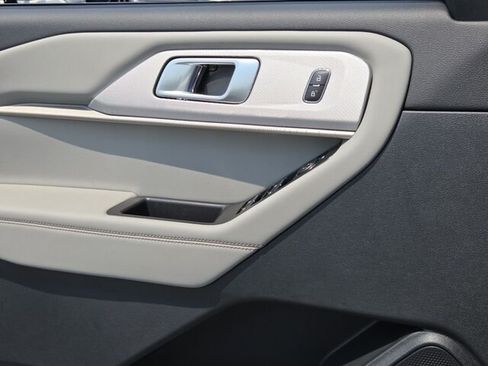 New 2026 Ford Explorer Active w/ Active Comfort Package RWD image 29