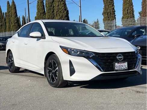 Used 2025 Nissan Sentra SV image 3