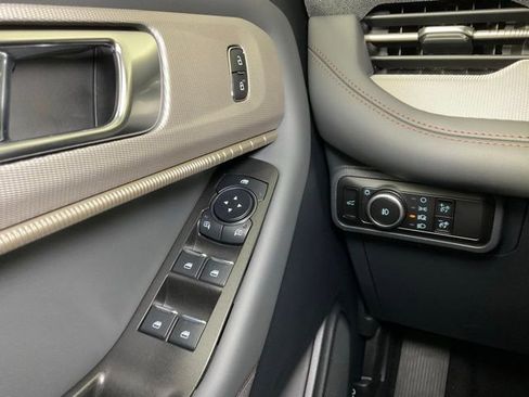 New 2025 Ford Explorer Active w/ Active Comfort Package image 21