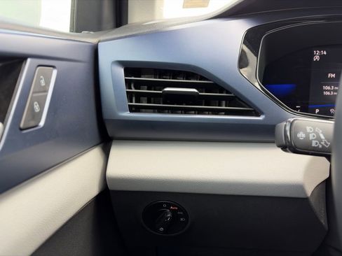 Used 2023 Volkswagen Taos SE image 17