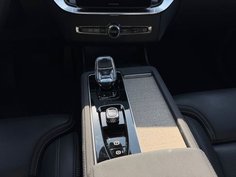 Certified 2025 Volvo XC90 T8 Ultra AWD/4WD image 14