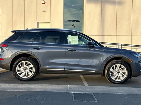 Used 2022 Lincoln Corsair FWD image 2