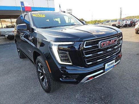 Used 2025 GMC Yukon AT4 w/ AT4 Premium Plus Package AWD/4WD image 11