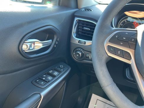 Used 2022 Jeep Cherokee Limited w/ Elite Package image 18