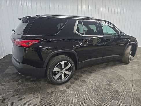 Used 2023 Chevrolet Traverse LT w/ LT Premium Package AWD/4WD image 3