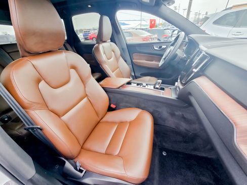 Used 2024 Volvo XC60 T8 Plus w/ Climate Package image 35