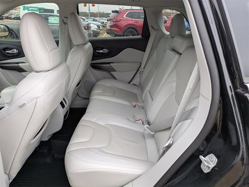 Used 2021 Jeep Cherokee Latitude Lux w/ Comfort/Convenience Group image 13