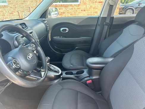 Used 2018 Kia Soul + FWD image 17