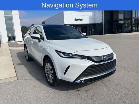 Used 2024 Toyota Venza Limited image 3