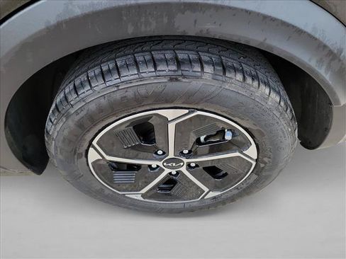 Used 2023 Kia Niro LX FWD image 12