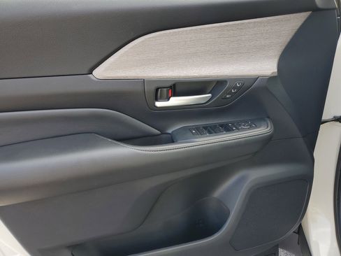 Used 2024 Toyota Grand Highlander Limited image 22