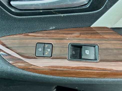 Used 2016 Toyota Sienna Limited FWD image 27