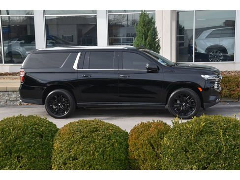 Used 2021 Chevrolet Suburban High Country w/ Premium Package image 3