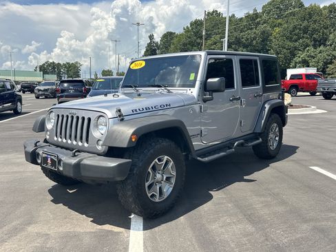 Used 2016 Jeep Wrangler Unlimited Rubicon w/ Dual Top Group AWD/4WD image 4