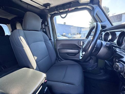 Certified 2022 Jeep Gladiator Willys image 21