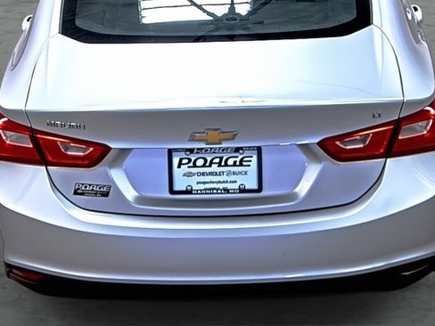 Used 2017 Chevrolet Malibu LT FWD image 11