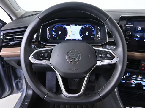 Used 2025 Volkswagen Jetta SEL FWD image 9