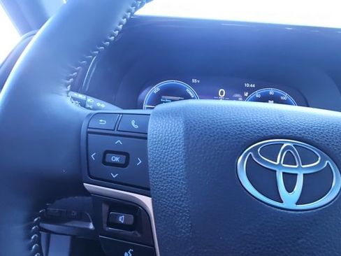 Used 2025 Toyota Crown XLE image 38