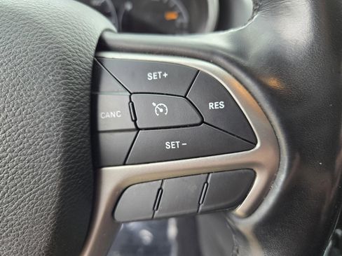 Used 2021 Jeep Grand Cherokee Laredo X image 16