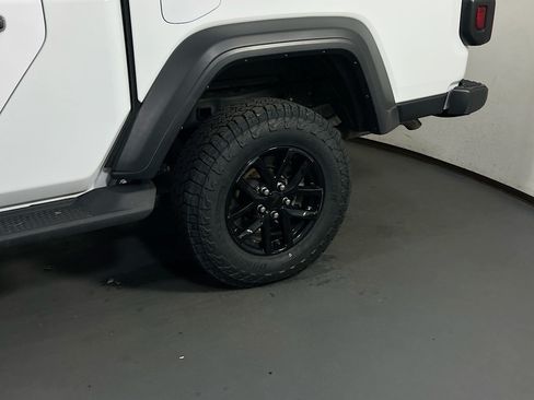 Used 2023 Jeep Gladiator Sport AWD/4WD image 29